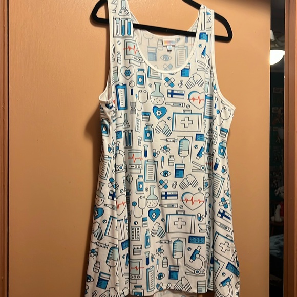 LuLaRoe Tops - Like new never worn Lularoe perfect tank top